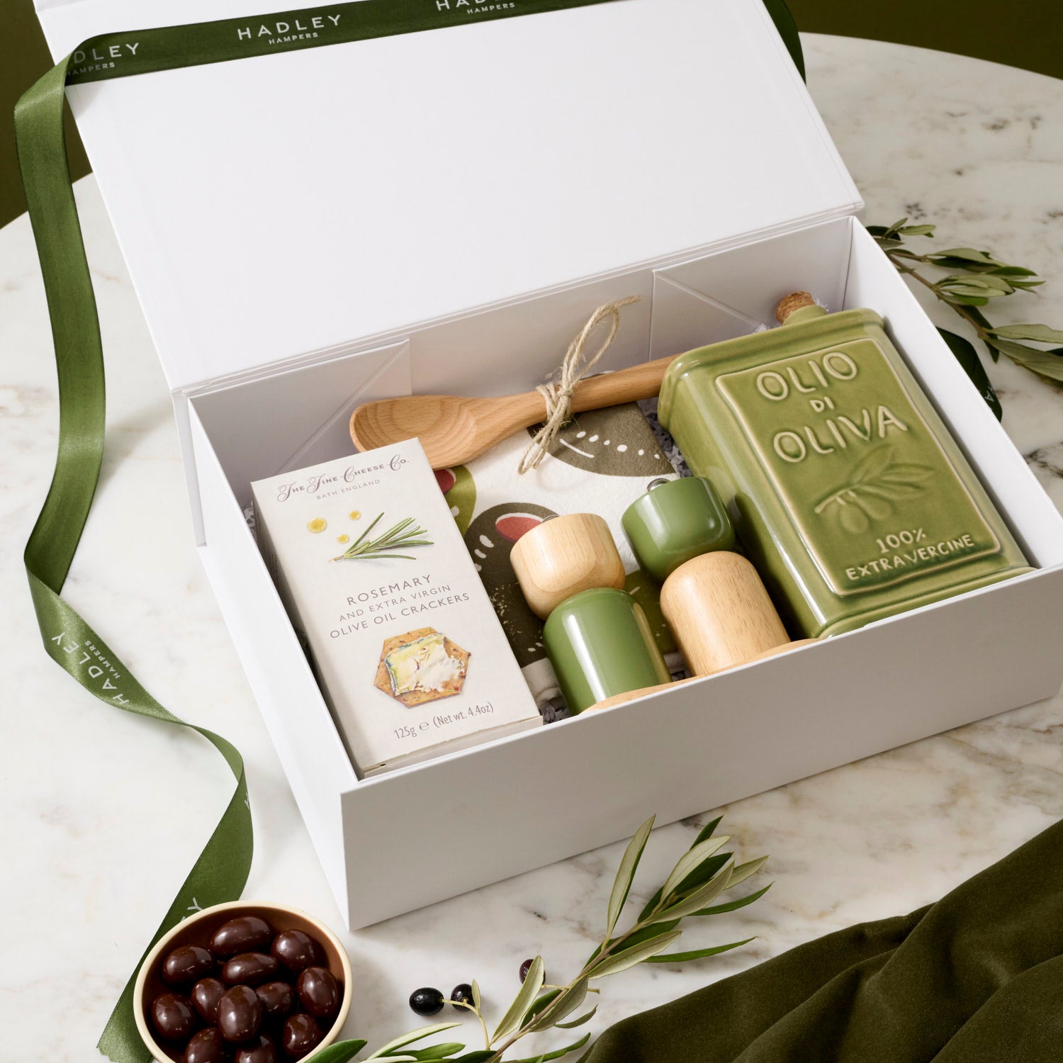 hadley-hampers-entertaining-gift-hamper-housewarming-the-new-resident-olive_0280_bc451750-4e51-4565-bfdd-c87a299b35ae