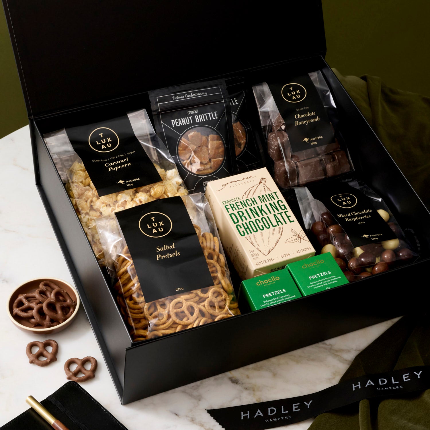hadley-hampers-snack-gift-hamper-the-crowd-pleaser_0432_fe35a453-2ba7-44fa-a0a3-ed0ab5065be1